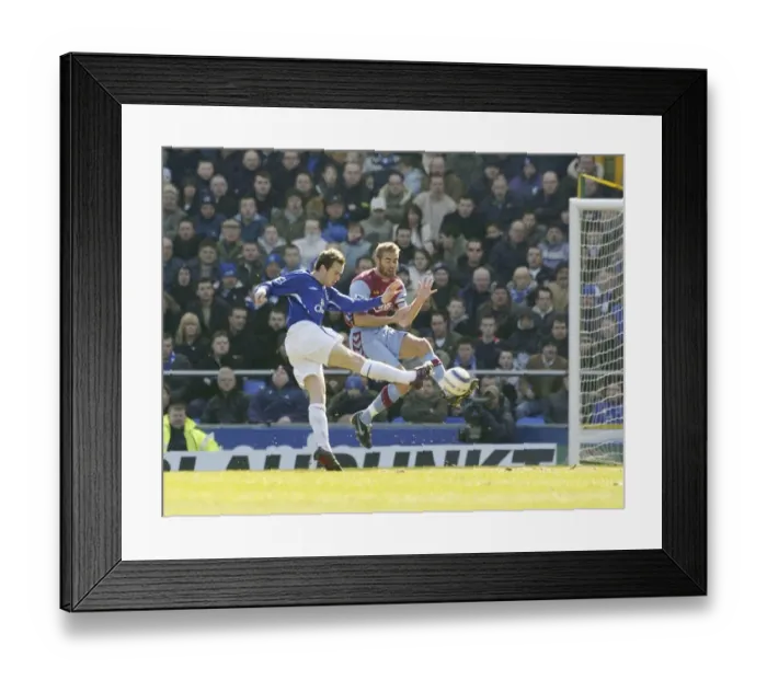 Framed Print : James McFadden Scores First Everton Goal Framed Print : James McFadden Scores First Everton Goal