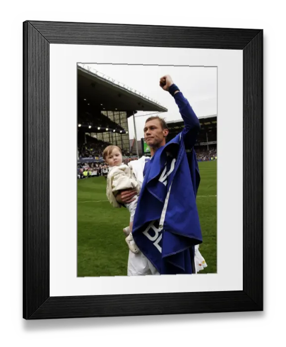 Framed Print : Duncan Ferguson's Glorious Moment: Everton's FA Premiership Victory Celebration