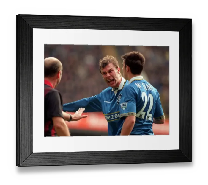 Framed Print : Unyielding Striker: Duncan Ferguson's Everton Years (1997 / 98) Framed Print : Unyielding Striker: Duncan Ferguson's Everton Years (1997 / 98)