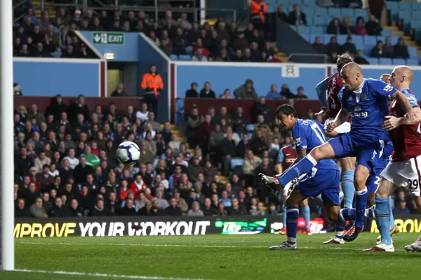 Tim Cahill's Thunderous Debut Goal: Everton at Aston Villa in the Premier League