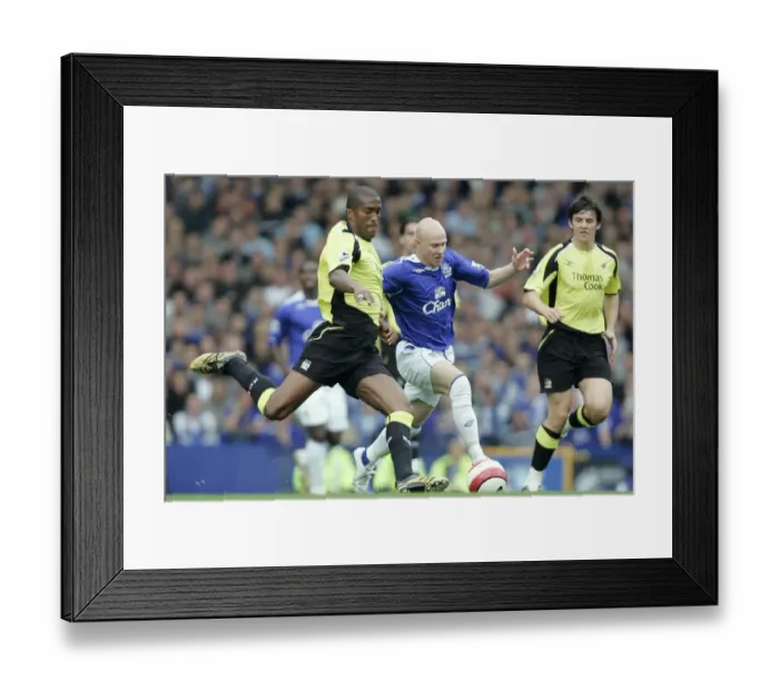 Framed Print : Manchester Citys Sylvain Distin battles with Evertons Andrew Johnson Framed Print : Manchester Citys Sylvain Distin battles with Evertons Andrew Johnson