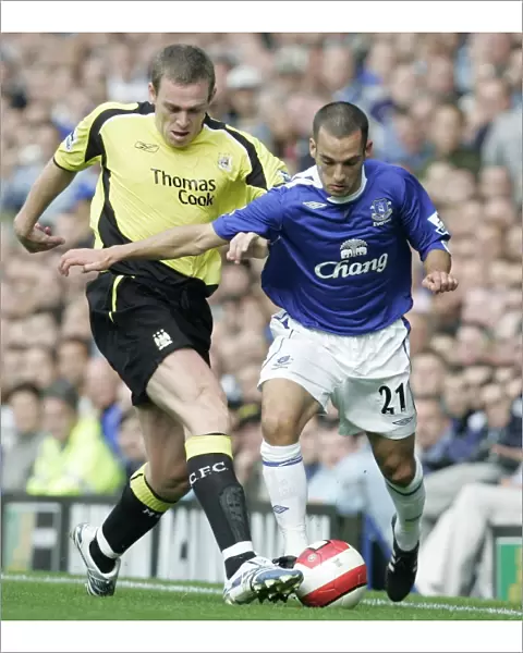 Everton v Manchester City - Evertons Leon Osman battles with Manchester Citys Richard Dunne