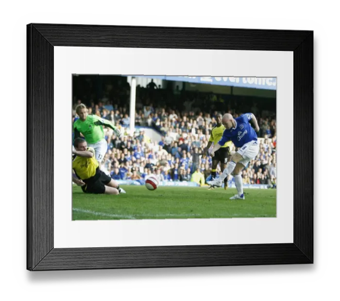 Framed Print : Andy Johnson's Dramatic Blocked Shot: Everton vs Manchester City