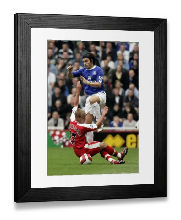 Framed Print : The Riverside Stadium - Nuno Valente of Everton in action with Lee Cattermole of Middlesbrough Framed Print : The Riverside Stadium - Nuno Valente of Everton in action with Lee Cattermole of Middlesbrough