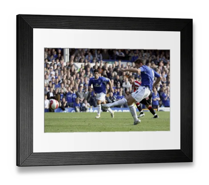 Framed Print : Everton v Sheffield United - 21  /  10  /  06 James Beattie scores the second goal from the penalty spot