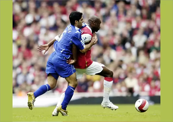 Arsenal v Everton 28  /  10  /  06 Evertons Mikel Arteta and Arsenals William Gallas in action