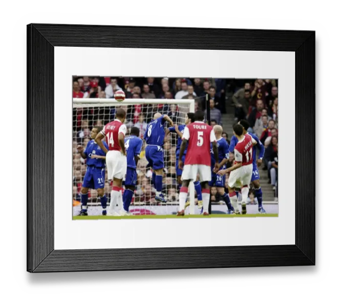 Framed Print : Arsenal v Everton 28 / 10 / 06 Robin Van Persie scores the first goal for Arsenal Framed Print : Arsenal v Everton 28 / 10 / 06 Robin Van Persie scores the first goal for Arsenal