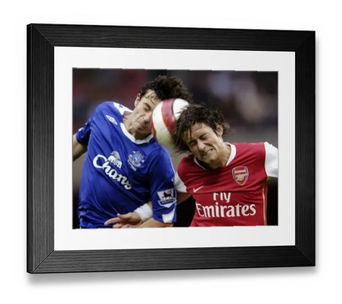 Framed Print : Arsenal v Everton 28  /  10  /  06 Arsenals Tomas Rosicky and Evertons Simon Davies in action
