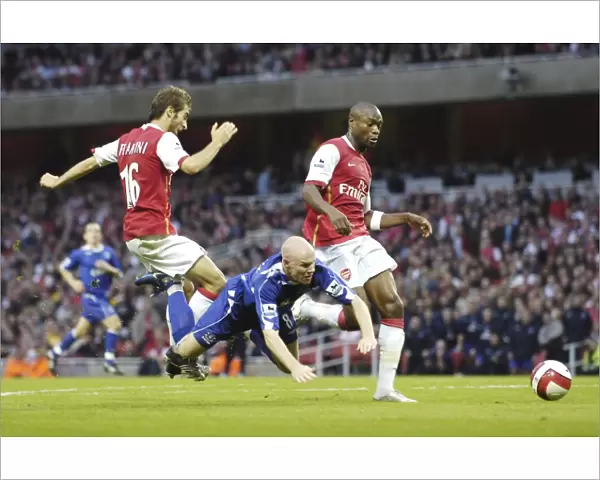 Arsenal v Everton 28  /  10  /  06 Evertons Andrew Johnson goes down by a challenge from Arsenals Mathieu Flamini and William Gallas in the