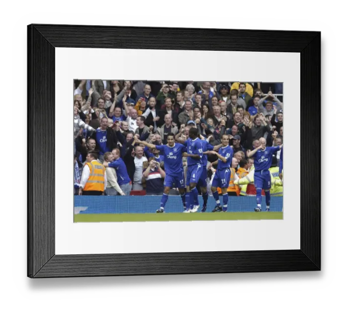 Framed Print : Tim Cahill's Thrilling Debut: Arsenal vs. Everton (28 / 10 / 06) - The Unforgettable Goal