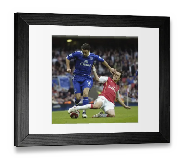 Framed Print : Challenge on the Field: Davies vs. Rosicky - Arsenal vs. Everton (28 / 10 / 06) Framed Print : Challenge on the Field: Davies vs. Rosicky - Arsenal vs. Everton (28 / 10 / 06)