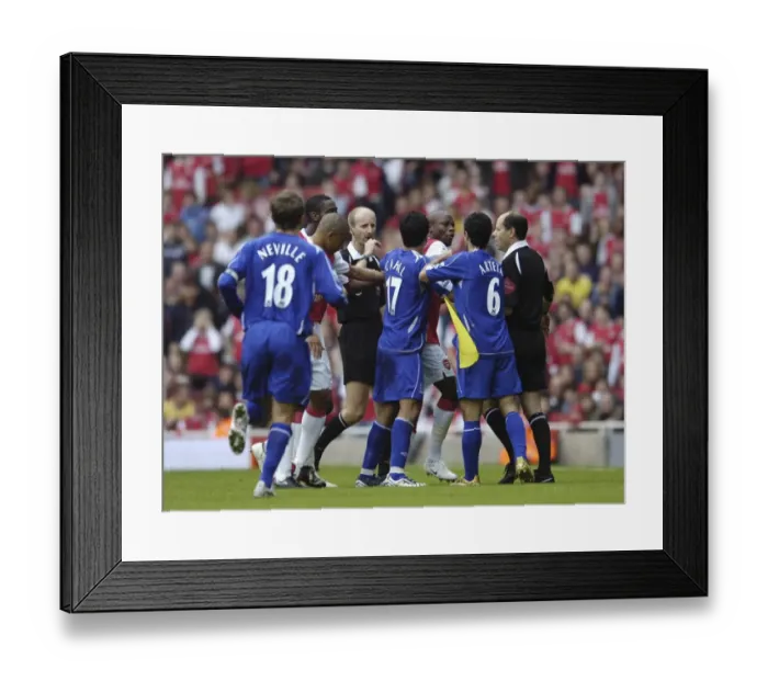 Framed Print : Arsenal v Everton Arsenals William Gallas and Evertons Mikel Arteta scuffle during the game Framed Print : Arsenal v Everton Arsenals William Gallas and Evertons Mikel Arteta scuffle during the game
