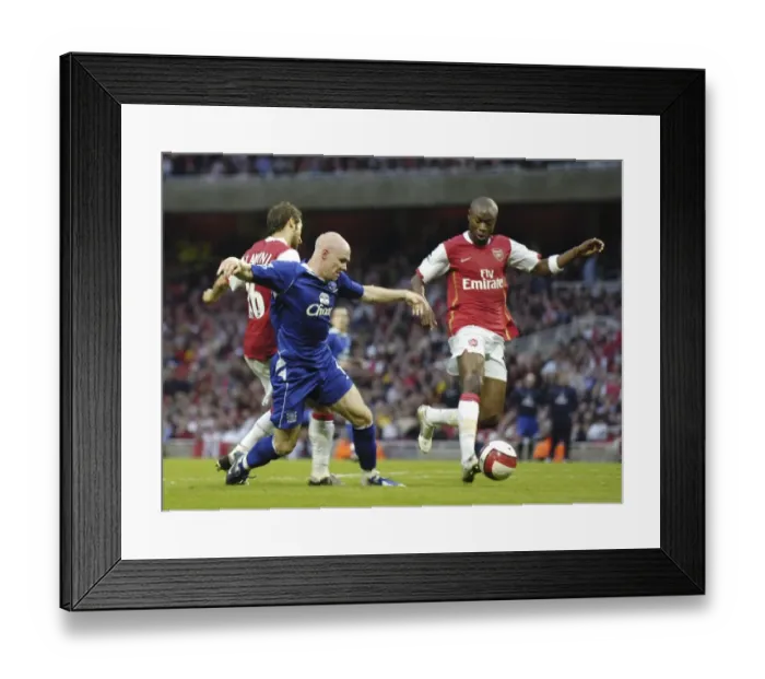 Framed Print : Arsenal v Everton Arsenals William Gallas and Evertons Andy Johnson Framed Print : Arsenal v Everton Arsenals William Gallas and Evertons Andy Johnson