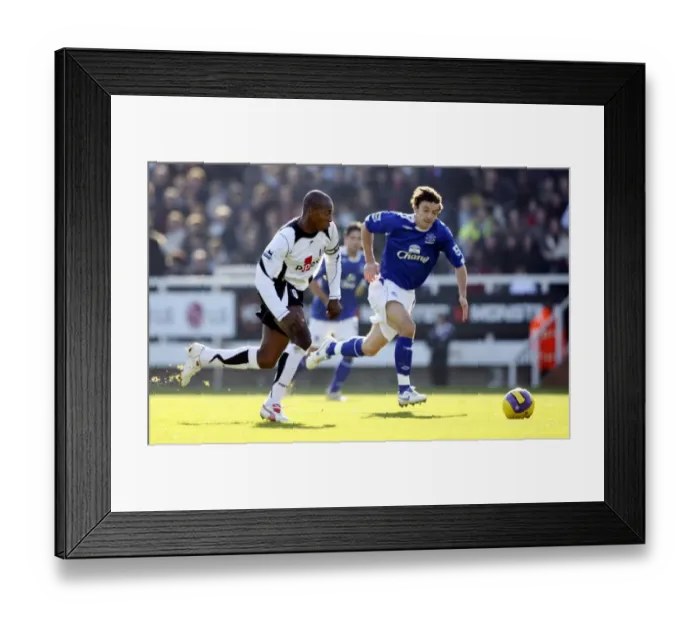 Framed Print : Fulham v Everton - 4 / 11 / 06 Luis Boa Morte of Fulham in action with Everons Simon Davies Framed Print : Fulham v Everton - 4 / 11 / 06 Luis Boa Morte of Fulham in action with Everons Simon Davies