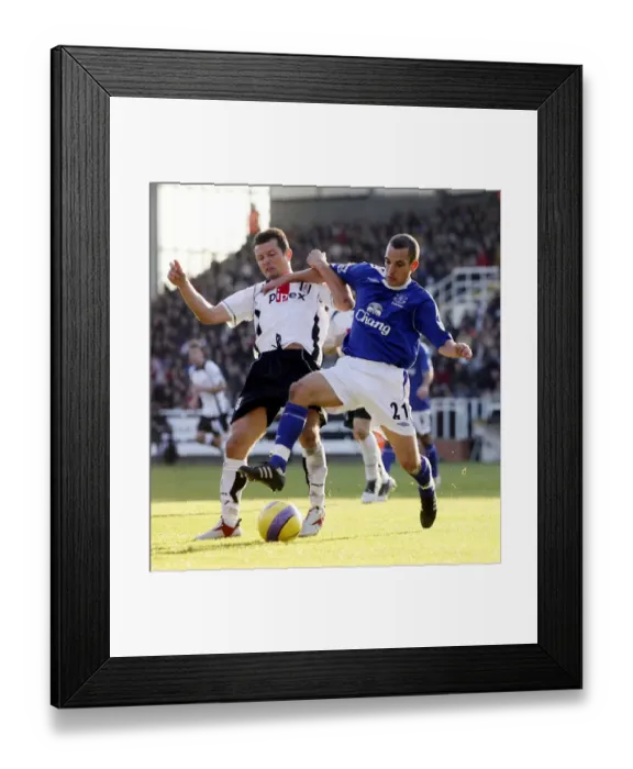 Framed Print : Fulham v Everton - Tomasz Radzinski of Fulham in action against Leon Osman Framed Print : Fulham v Everton - Tomasz Radzinski of Fulham in action against Leon Osman
