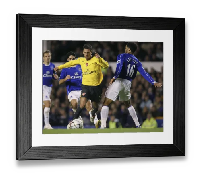Framed Print : Evertons Lescott challenges Arsenals Aliadiere for the ball during their English League Cup fourth Framed Print : Evertons Lescott challenges Arsenals Aliadiere for the ball during their English League Cup fourth