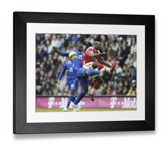 Framed Print : Clash of Titans: Darren Bent vs Joseph Yobo (Charlton vs Everton) Framed Print : Clash of Titans: Darren Bent vs Joseph Yobo (Charlton vs Everton)