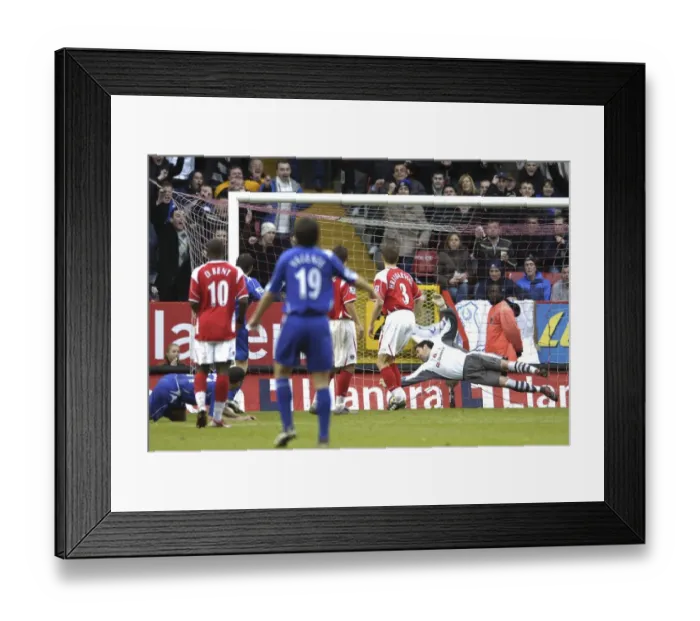 Framed Print : Osman's Stunner: Charlton vs. Everton - Everton's Thrilling Win with Leon Osman's Goal Framed Print : Osman's Stunner: Charlton vs. Everton - Everton's Thrilling Win with Leon Osman's Goal