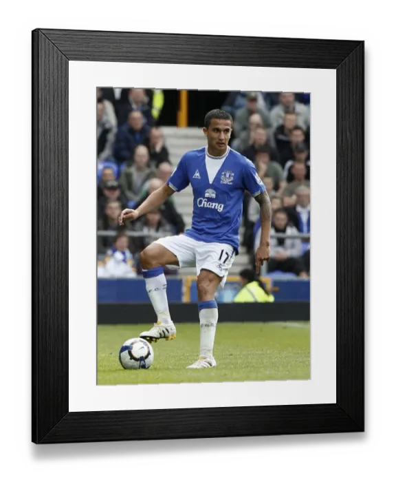 Framed Print : Tim Cahill in Action: Everton vs Fulham, Barclays Premier League, Goodison Park Framed Print : Tim Cahill in Action: Everton vs Fulham, Barclays Premier League, Goodison Park