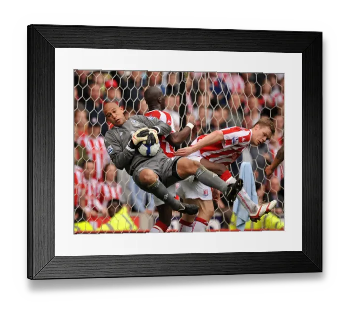 Framed Print : Soccer - Barclays Premier League - Stoke City v Everton - Britannia Stadium Framed Print : Soccer - Barclays Premier League - Stoke City v Everton - Britannia Stadium