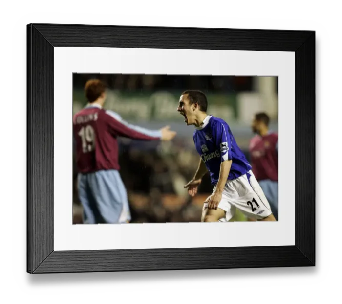 Framed Print : Everton v West Ham - Evertons Leon Osman celebrates after scoring the first goal Framed Print : Everton v West Ham - Evertons Leon Osman celebrates after scoring the first goal