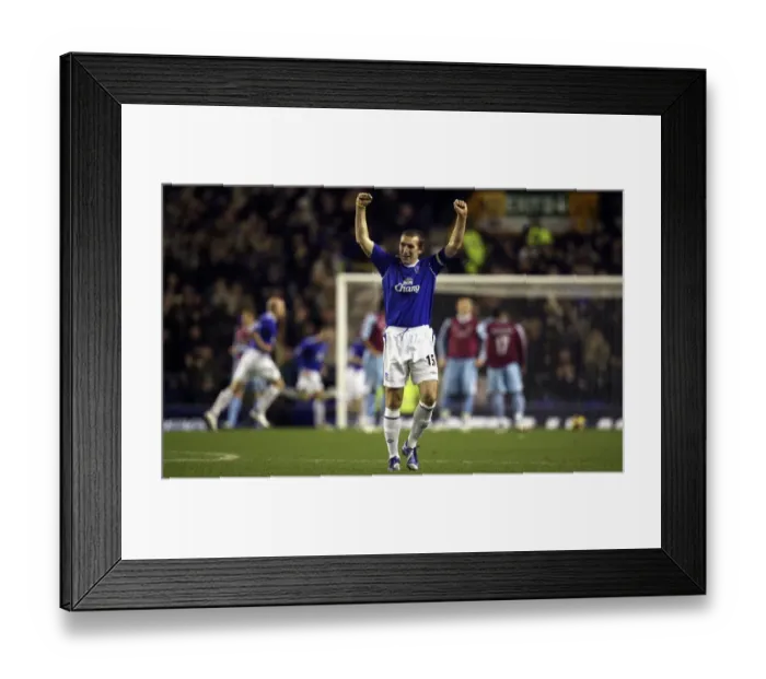 Framed Print : Everton v West Ham - Evertons Alan Stubbs celebrates after his team scored their first goal Framed Print : Everton v West Ham - Evertons Alan Stubbs celebrates after his team scored their first goal