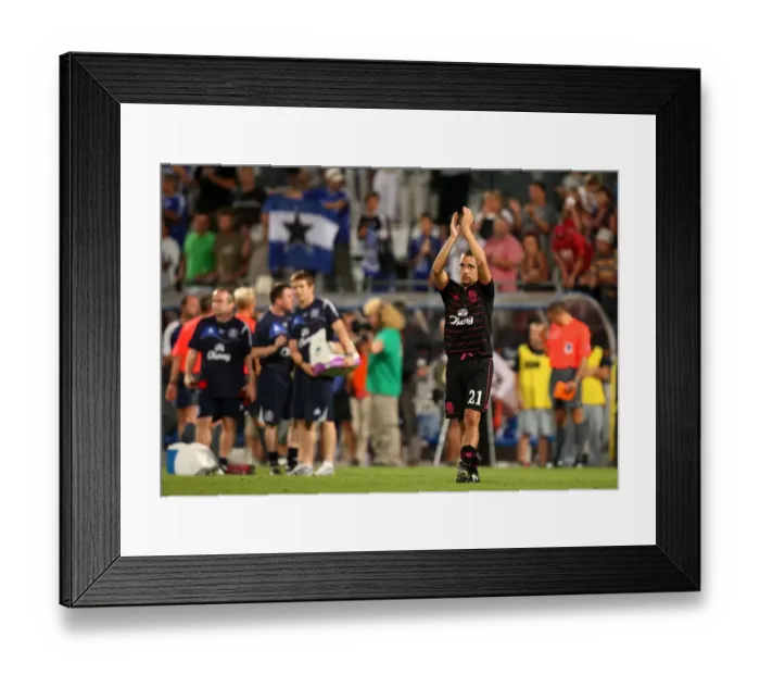 Framed Print : Everton's Europa League Glory: Leon Osman's Inspirational Leadership Secures Victory over Sigma Olomouc