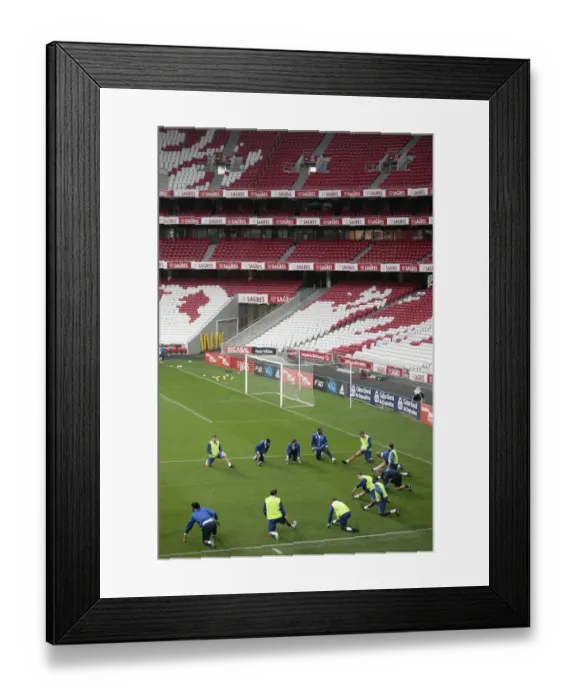 Framed Print : Everton FC: Preparing for Battle at Estadio da Luz against SL Benfica - Training Sessions Framed Print : Everton FC: Preparing for Battle at Estadio da Luz against SL Benfica - Training Sessions