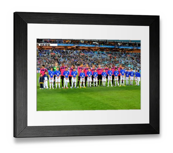 Framed Print : Everton FC: Pre-Season Friendly - Sydney FC vs Everton - ANZ Stadium: The Team's Unified Line-Up