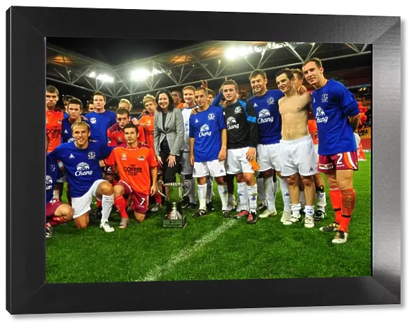 Uniting in Victory: Everton and Brisbane Roar at Suncorp Stadium