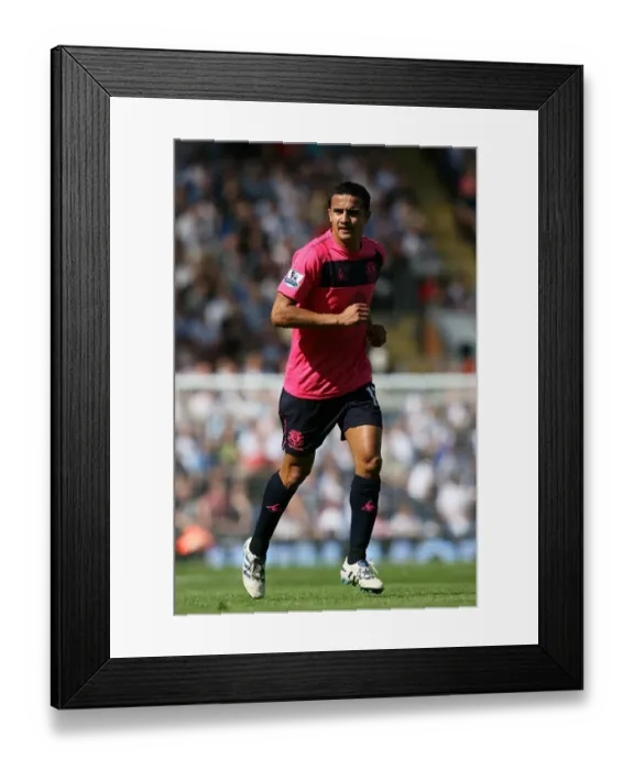 Framed Print : Soccer - Barclays Premier League - Blackburn Rovers v Everton - Ewood Park Framed Print : Soccer - Barclays Premier League - Blackburn Rovers v Everton - Ewood Park