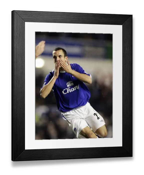 Framed Print : Everton v West Ham United Leon Osman - Everton celebrates his goal for 1-0