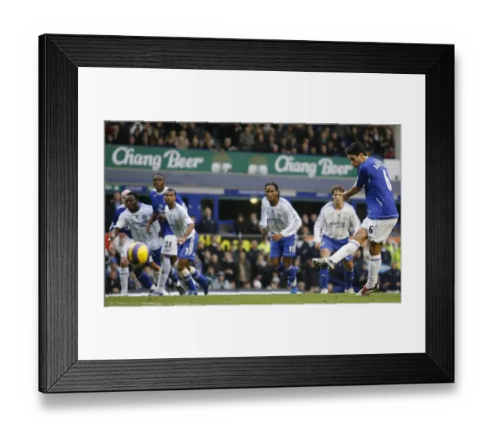 Framed Print : Evertons Arteta scores a penalty against Chelsea during their English Premier League match in Liver