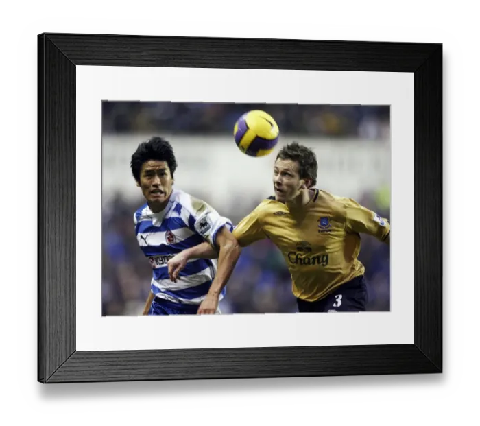 Framed Print : Reading v Everton Gary Naysmith of Everton in action with Seol Ki Hyeon of Reading Framed Print : Reading v Everton Gary Naysmith of Everton in action with Seol Ki Hyeon of Reading