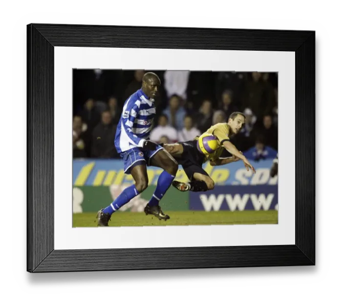 Framed Print : Reading v Everton Leon Osman of Everton in action with Ibrahima Sonko of Reading Framed Print : Reading v Everton Leon Osman of Everton in action with Ibrahima Sonko of Reading
