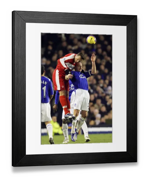 Framed Print : Everton v Middlesbrough Mark Viduka battles with Lee Carsley Framed Print : Everton v Middlesbrough Mark Viduka battles with Lee Carsley