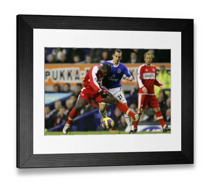 Framed Print : Everton v Middlesbrough George Boateng battles with Leon Osman