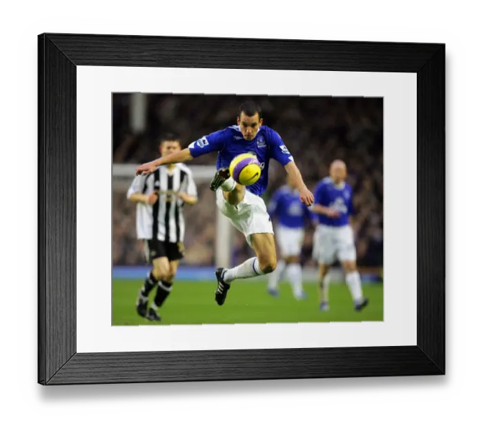 Framed Print : Everton v Newcastle United Evertons Leon Osman Framed Print : Everton v Newcastle United Evertons Leon Osman