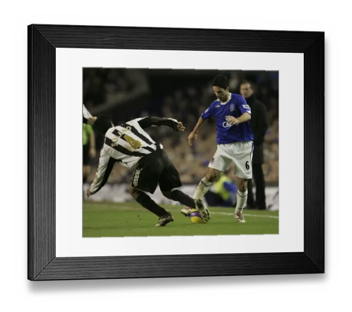 Framed Print : Everton v Newcastle United - Mikel Arteta and Newcastles Nolberto Solano
