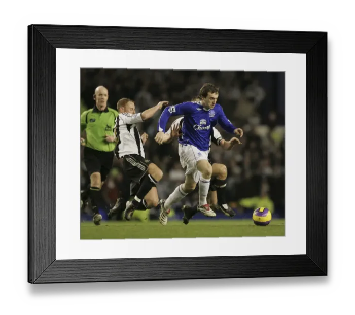 Framed Print : Everton v Newcastle United - James McFadden and Nicky Butt Framed Print : Everton v Newcastle United - James McFadden and Nicky Butt