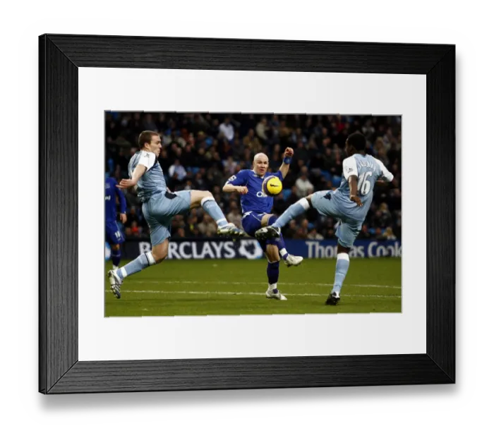 Framed Print : Manchester City v Everton Andrew Johnson is challenged by Nedum Onuoha and Richard Dunne Framed Print : Manchester City v Everton Andrew Johnson is challenged by Nedum Onuoha and Richard Dunne