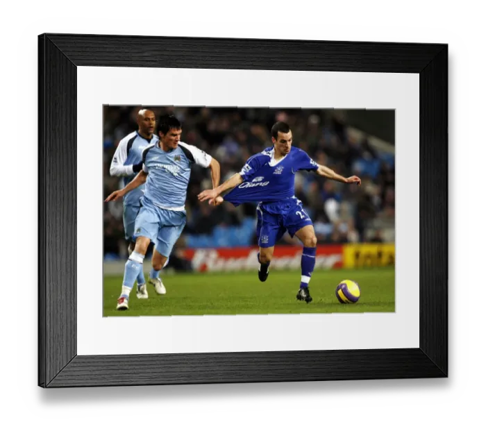Framed Print : Manchester City v Everton Evertons Leon Osman and Manchester Citys Stephen Jordan