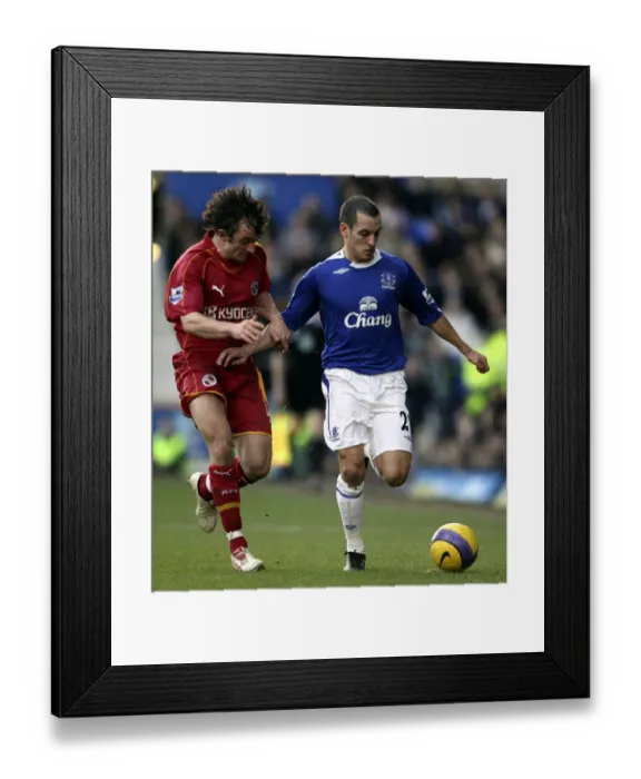 Framed Print : Everton v Reading Leon Osman and Readings Stephen Hunt Framed Print : Everton v Reading Leon Osman and Readings Stephen Hunt