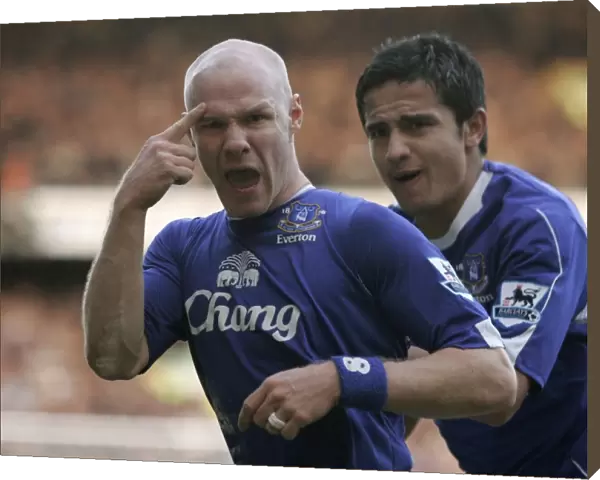 Evertons Johnson celebrates with Cahill after scoring during their English Premier League soccer ma