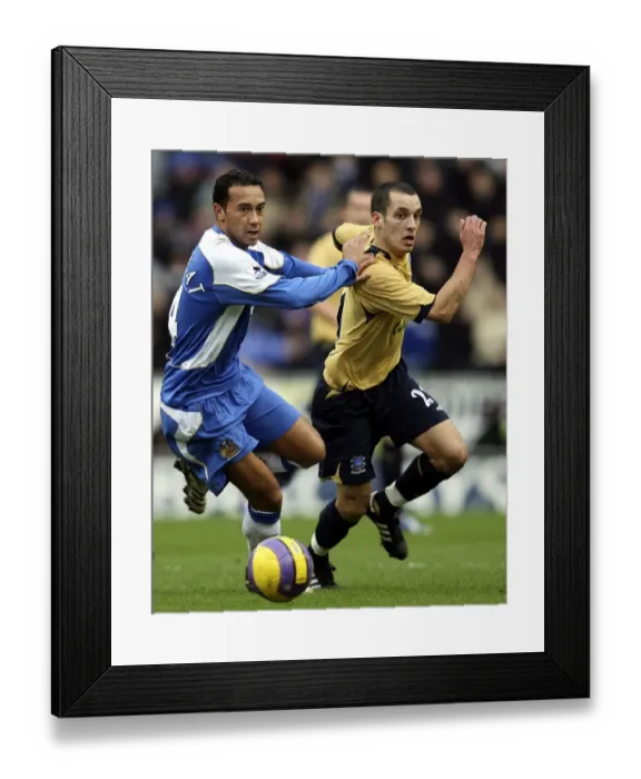Framed Print : Wigan Athletic v EvertonStadium -Leon Osman and Denny Landzaat Framed Print : Wigan Athletic v EvertonStadium -Leon Osman and Denny Landzaat