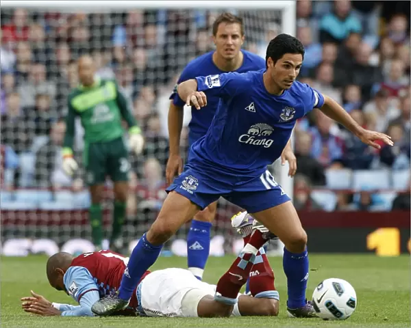 Soccer - Barclays Premier League - Aston Villa v Everton - Villa Park