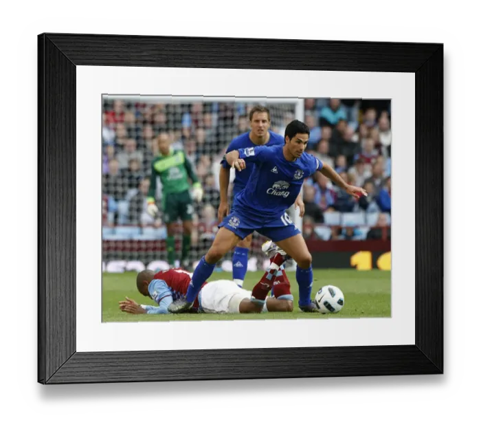 Framed Print : Soccer - Barclays Premier League - Aston Villa v Everton - Villa Park Framed Print : Soccer - Barclays Premier League - Aston Villa v Everton - Villa Park