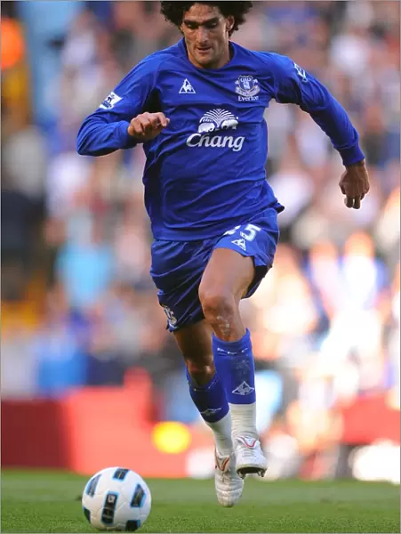 Marouane Fellaini in Action: Everton vs. Aston Villa, Barclays Premier League (29 August 2010)