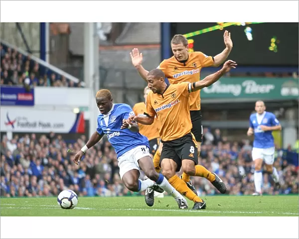 Saha's Tight Tussle: Everton vs. Wolverhampton Wanderers - A Battle of Will at Goodison Park
