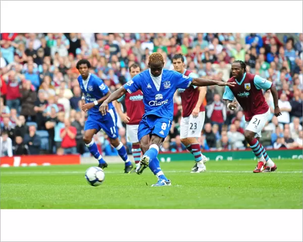 Everton's Agonizing Miss: Louis Saha's Penalty Blunder at Turf Moor